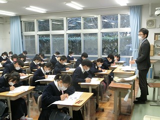 中学生 テストの様子